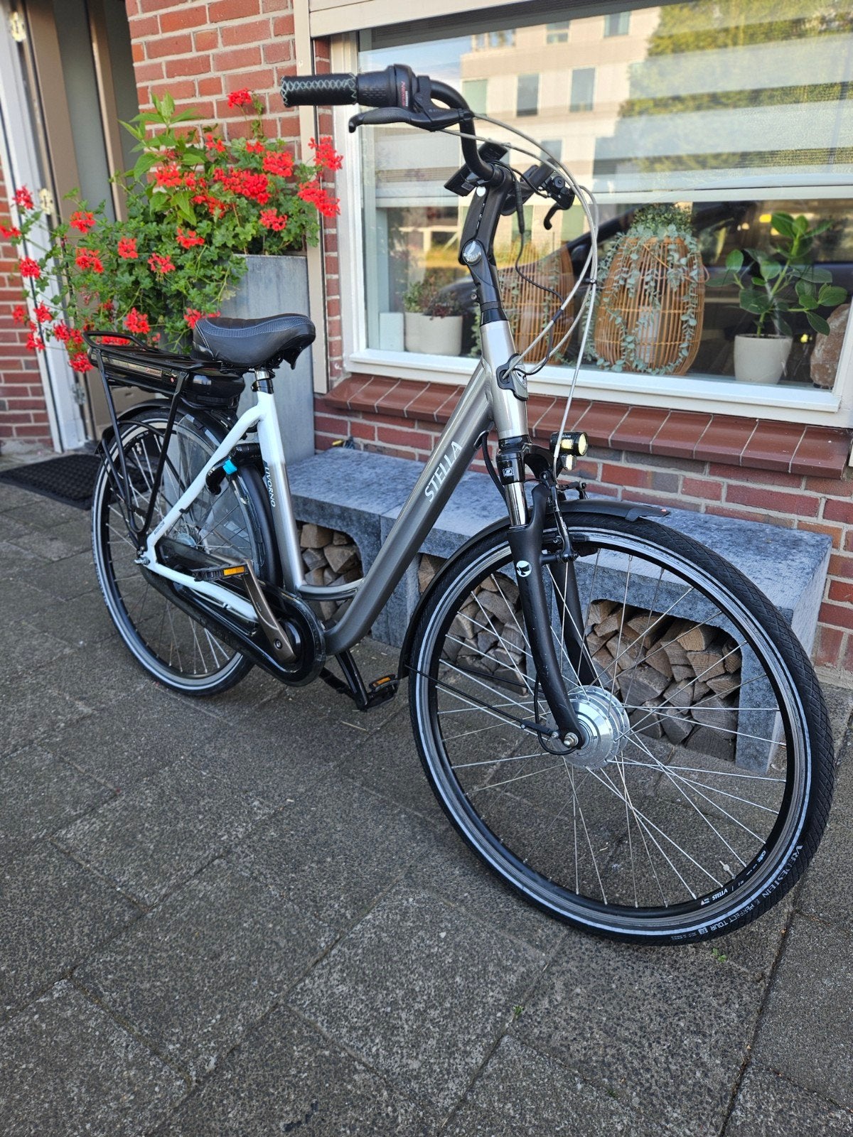 stella livorno elektrische E-bike, Fietsen en Brommers, Elektrische fietsen, Zo goed als nieuw, 51 tot 55 cm, 50 km per accu of meer