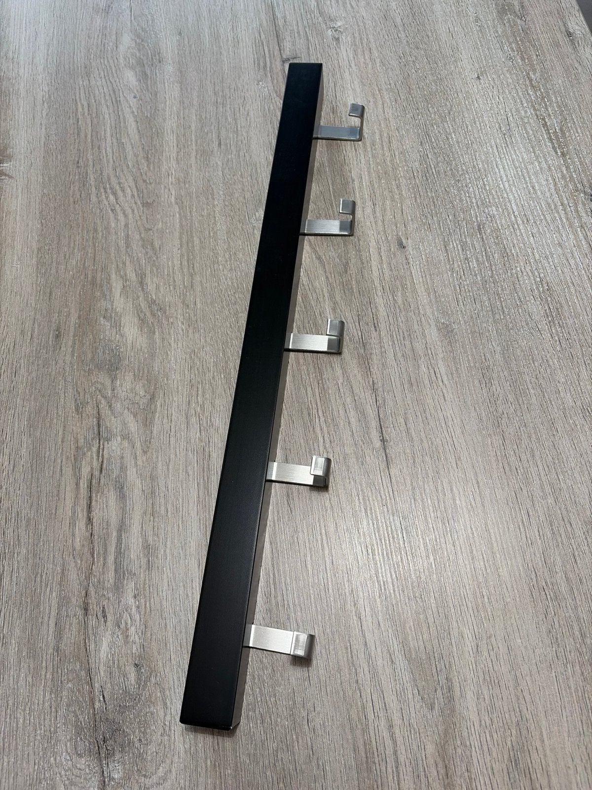 Nieuwe IKEA TJUSIG kapstok - Zwart met 5 haken, Nieuw, Minder dan 100 cm, Hout, Ophalen