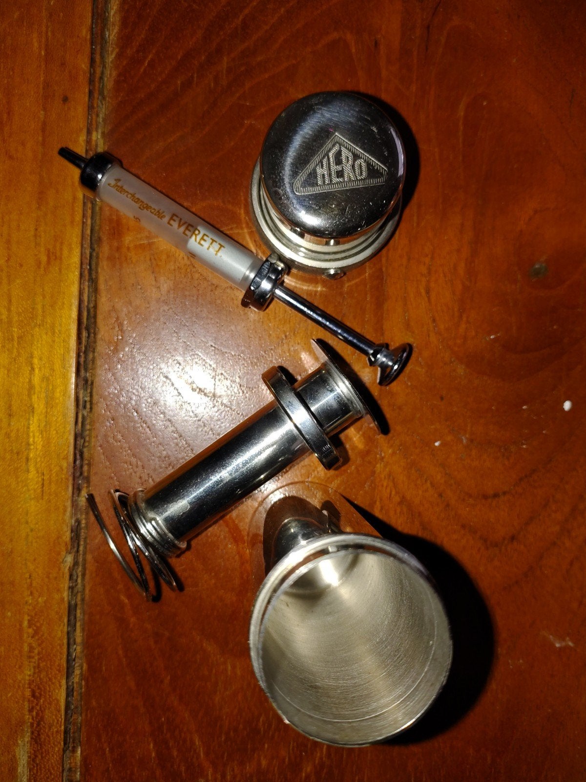Injectiespuit in Metalen Reiskoker (Jaren '40/'50, Ophalen of Verzenden