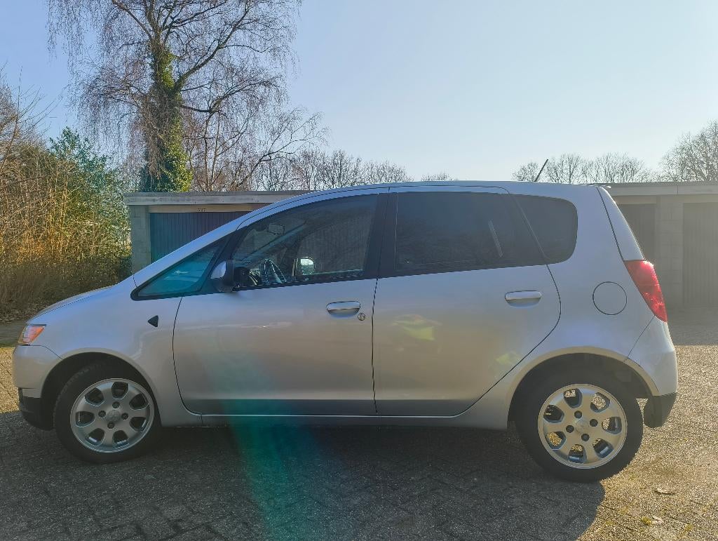 Mitsubishi Colt 1.3 5-DR 2010 Grijs, Auto's, Voorwielaandrijving, Stof, Start-stop-systeem, Colt
