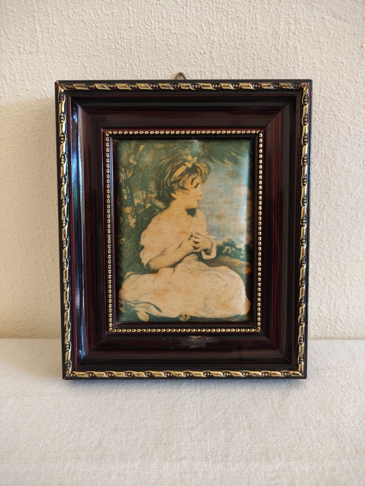 Vintage schilderijtje zeefdruk op zijde/Frankrijk, Antiek en Kunst, Kunst | Schilderijen | Klassiek, Portret of Personen, Bijzondere lijst