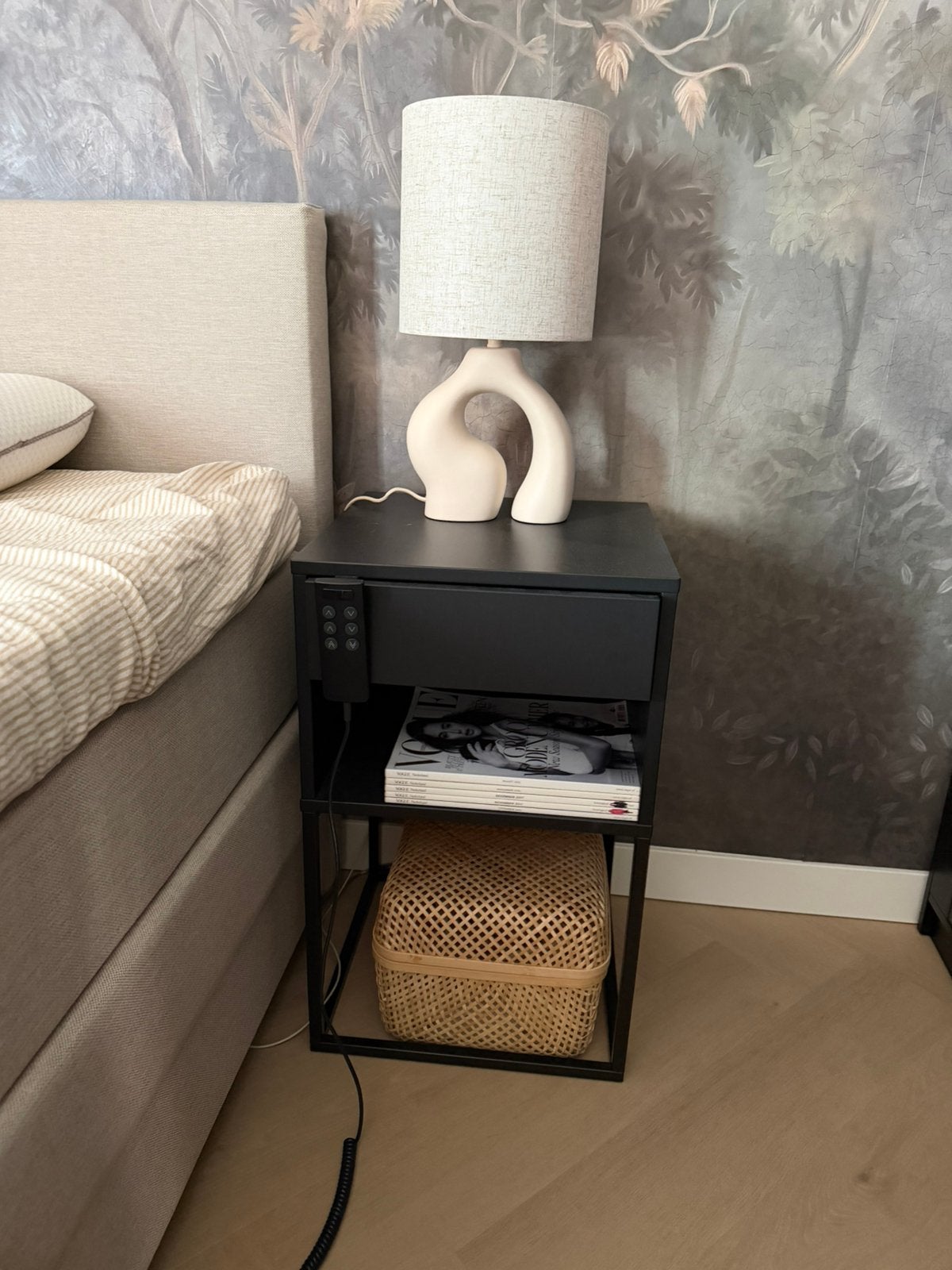 2x Ikea Vikhammer nachtkastjes | 40x39 cm | zwart, Ophalen, Zo goed als nieuw, Minder dan 45 cm, 55 tot 70 cm