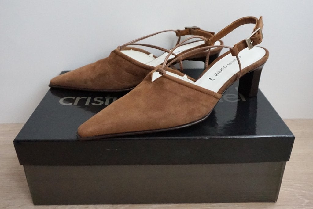 Cristian Daniel suede slingbacks, maat 33 (100% origineel), Bruin, Cristian Daniel, Nieuw, Sandalen of Muiltjes