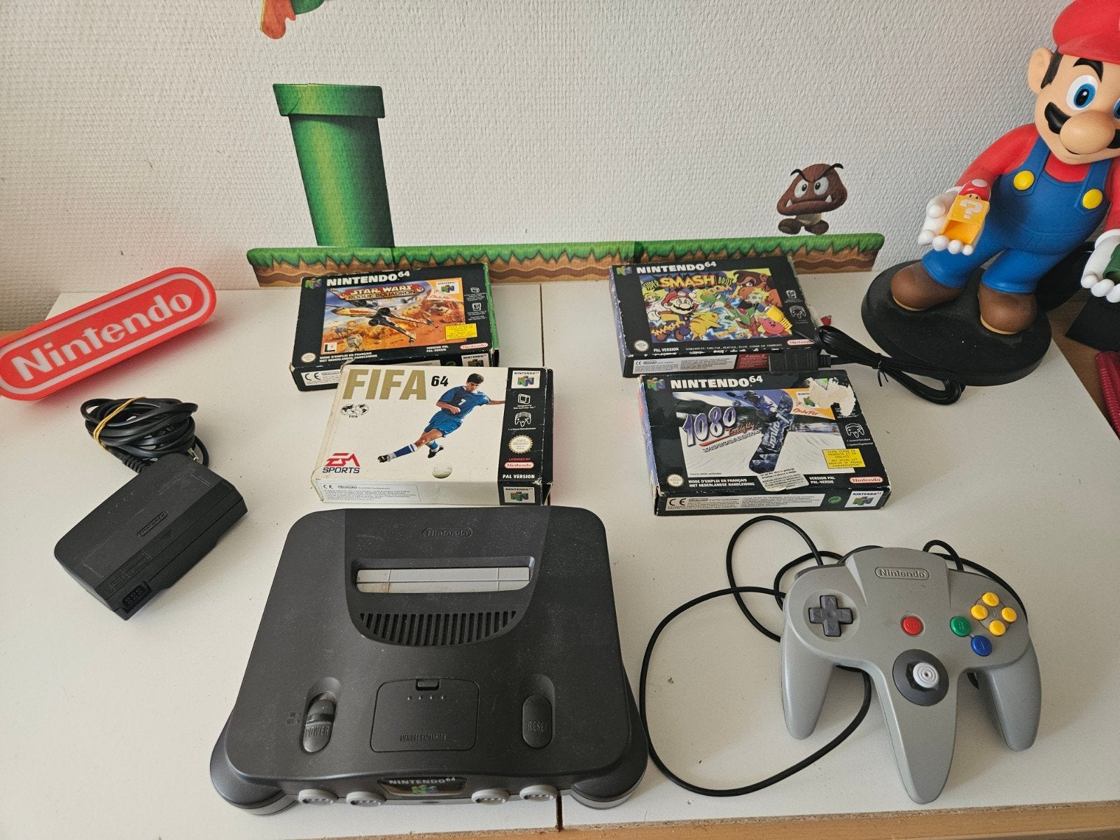 Nintendo 64 met games, inclusief FIFA 64 compleet, Ophalen of Verzenden, X, Met 1 controller, Gebruikt