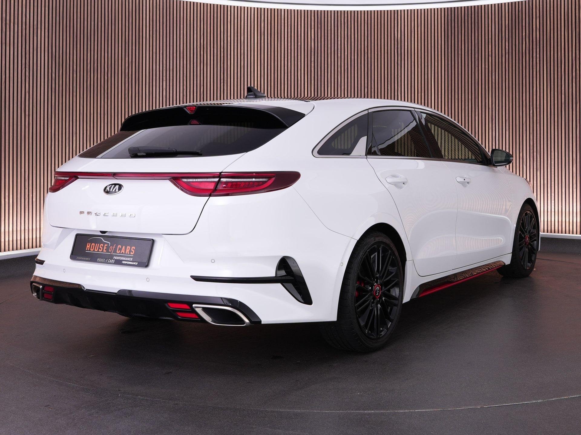 Kia ProCeed GT 1.6 204pk T-GDi |pano|Navi 10,25"|JBL|Apple c, Auto's, 15 km/l, Gebruikt, Lichtsensor, Wit