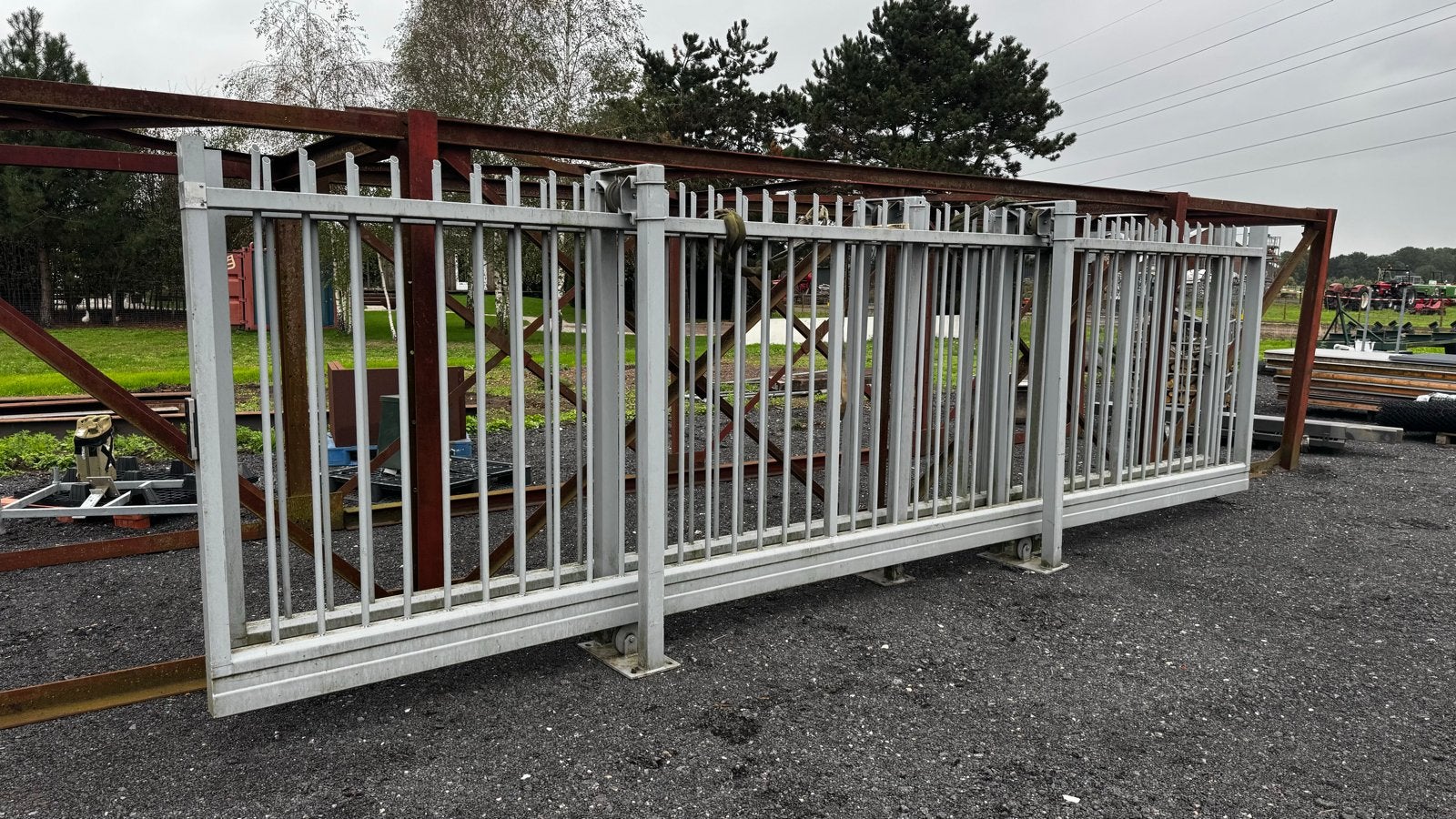 Dubbele Schuifpoort Grijs - 11m breed, 200cm hoog, Ophalen, Met poort, Gebruikt, Overige typen