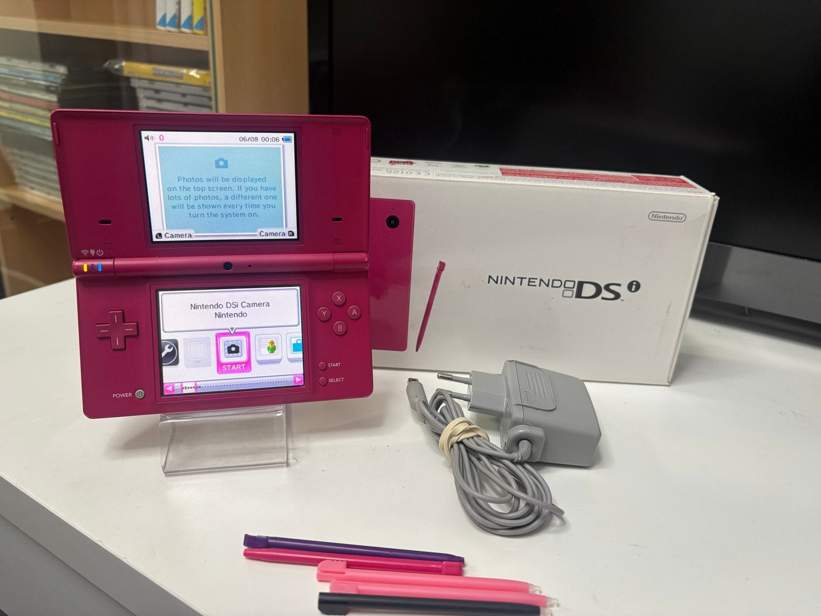 Nintendo DSi Roze met doos en accessoires, Geen, Dsi, Ophalen of Verzenden, Zo goed als nieuw