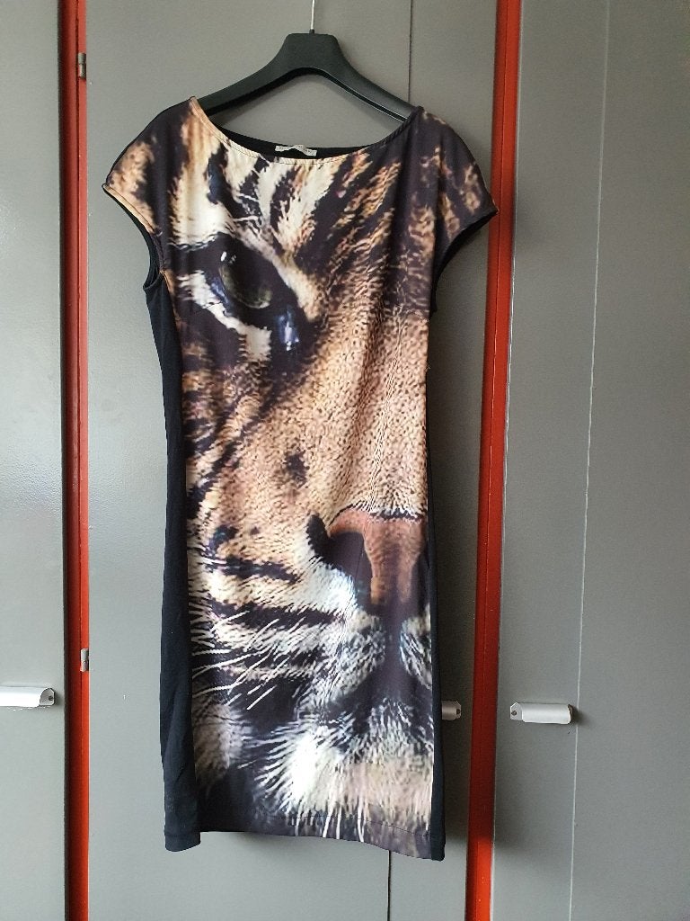 Bridget The Label jurk maat L kattenprint poes cat print, Maat 38/40 (M), Zwart, Ophalen of Verzenden, Zo goed als nieuw
