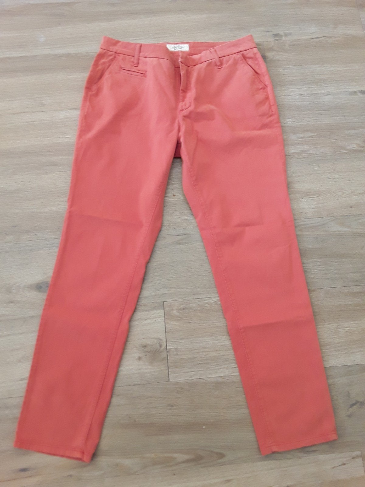 Holiday Chino Broek - Koraalrood - Maat 34, Kleding | Dames, Ophalen of Verzenden, Zo goed als nieuw, Lang