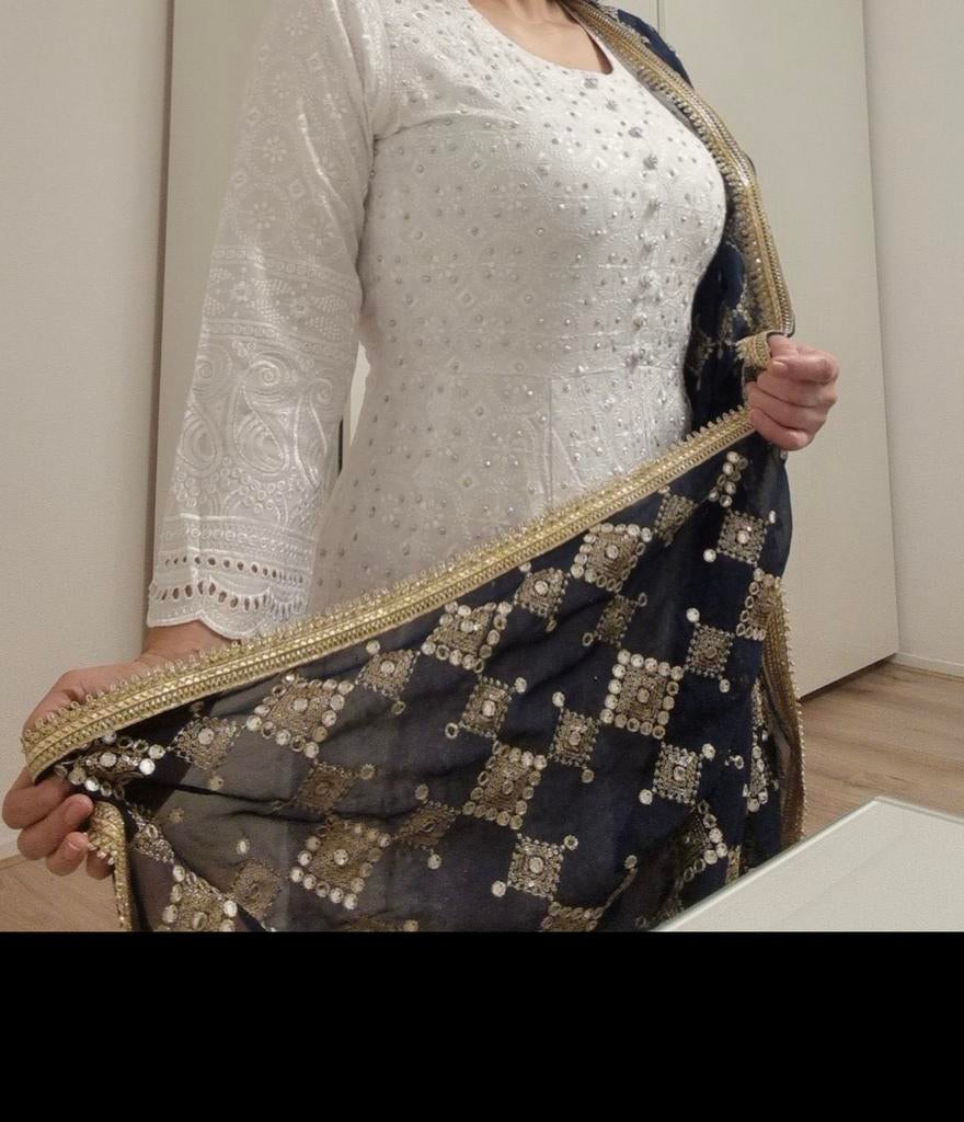 Pakistani jurk, Kleding | Dames, Trouwkleding en Trouwaccessoires, Ophalen of Verzenden, Zo goed als nieuw, Wit, Trouwjurk