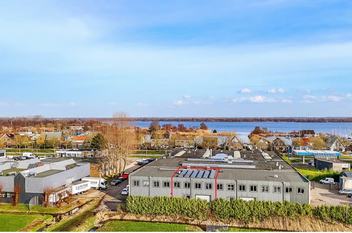 TE HUUR – bedrijfsruimte en kantoor/verblijfsruimte, 242 m², Huur, Bedrijfsruimte
