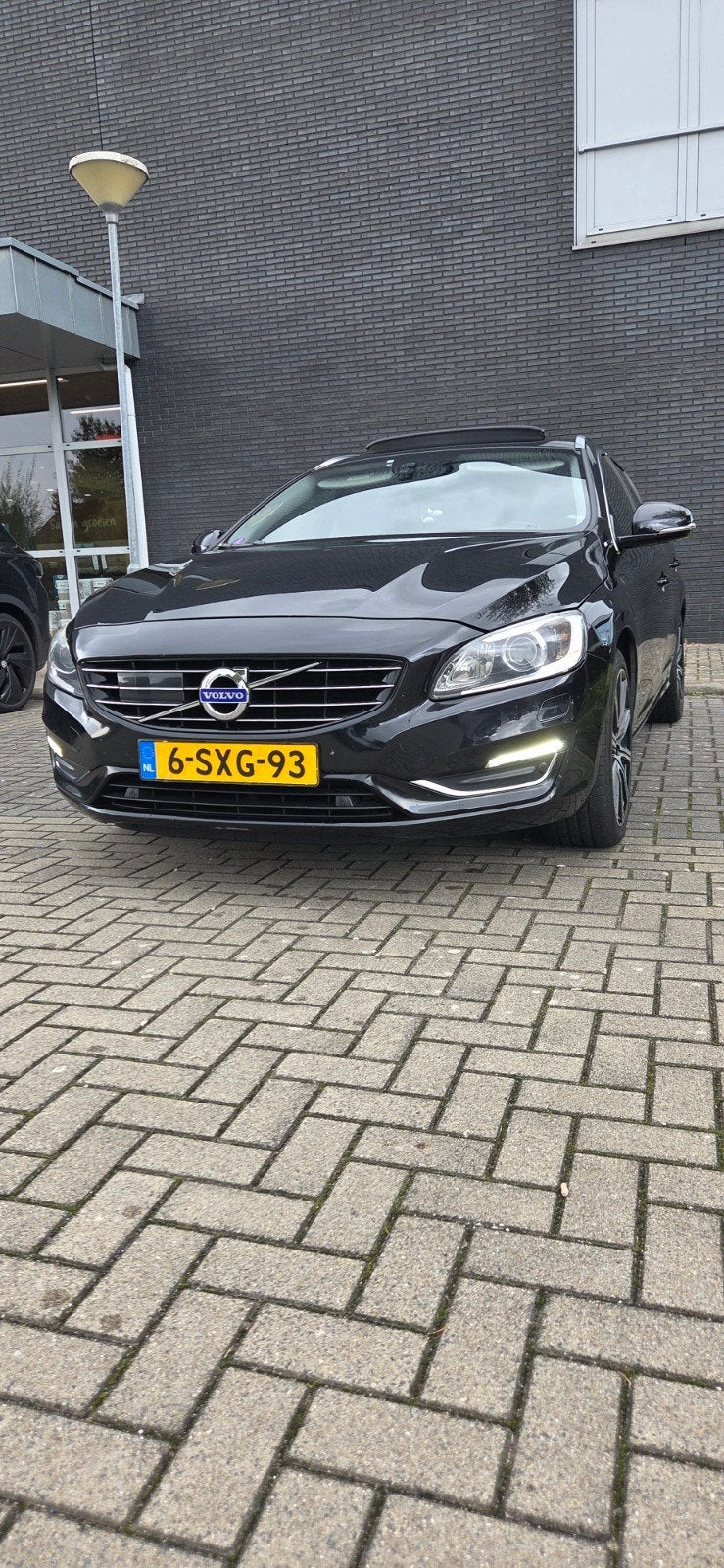Volvo V60 D6 AWD 215pk + 68pk Plug-in Hybrid, Auto's, Automaat, 1849 kg, 1800 kg, Zwart