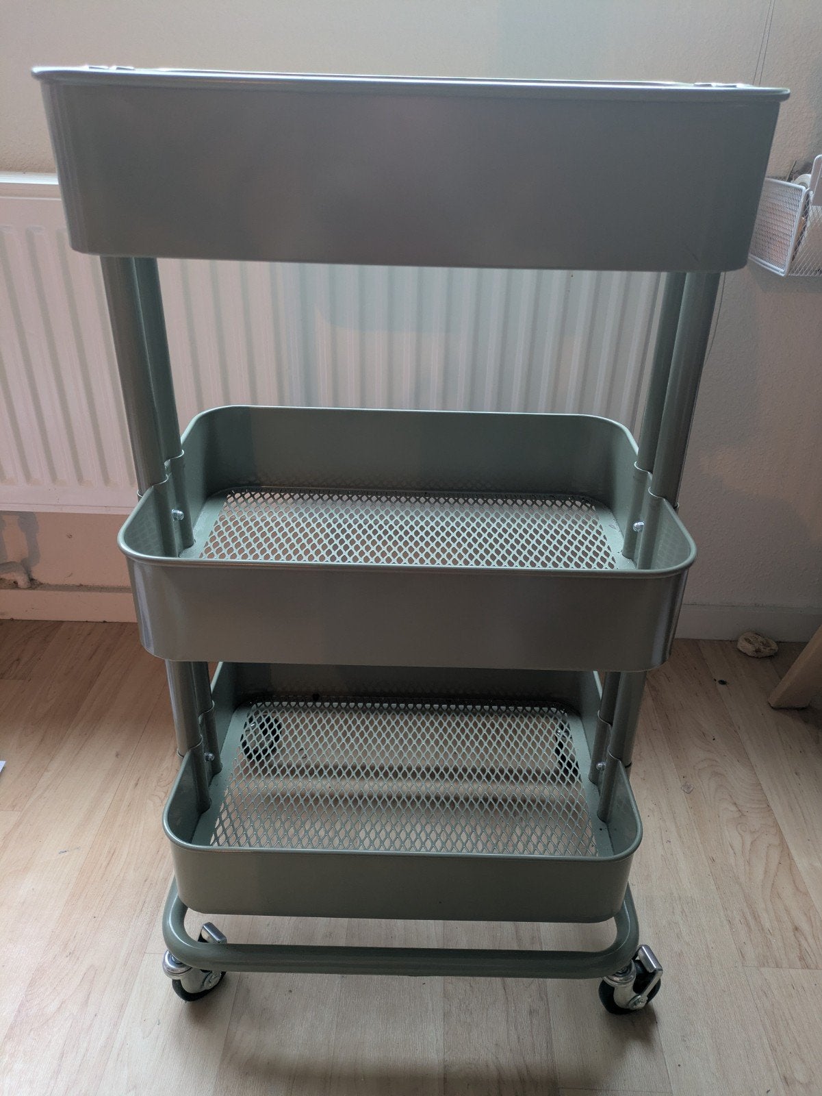 RÅSKOG Trolley Ikea 
Trolley, grey-green, 35x45x77 cm, Huis en Inrichting, Ophalen, Metaal, Overige typen, Op wieltjes