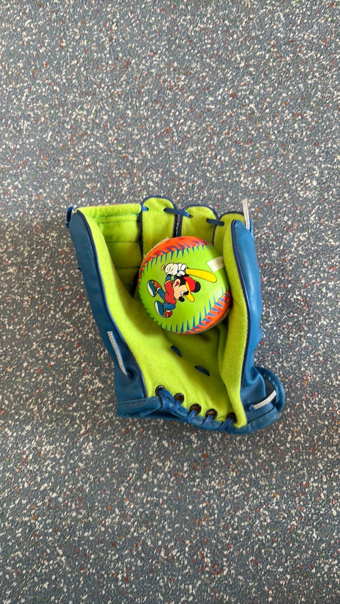 Disney Micky Mouse baseball handschoen met bal (klittenband), Ophalen of Verzenden, Zo goed als nieuw, Jongetje of Meisje, Zwem-accessoire