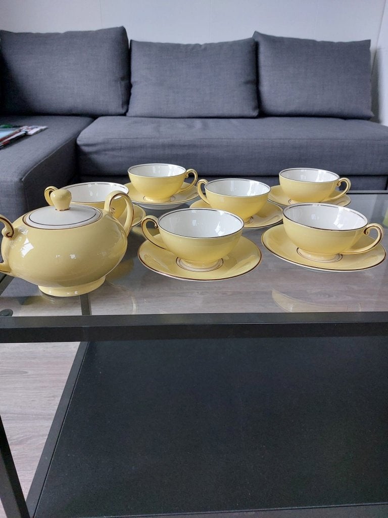 Pastelgeel theeservies met gouden bies Mosa Maastricht, Ophalen of Verzenden
