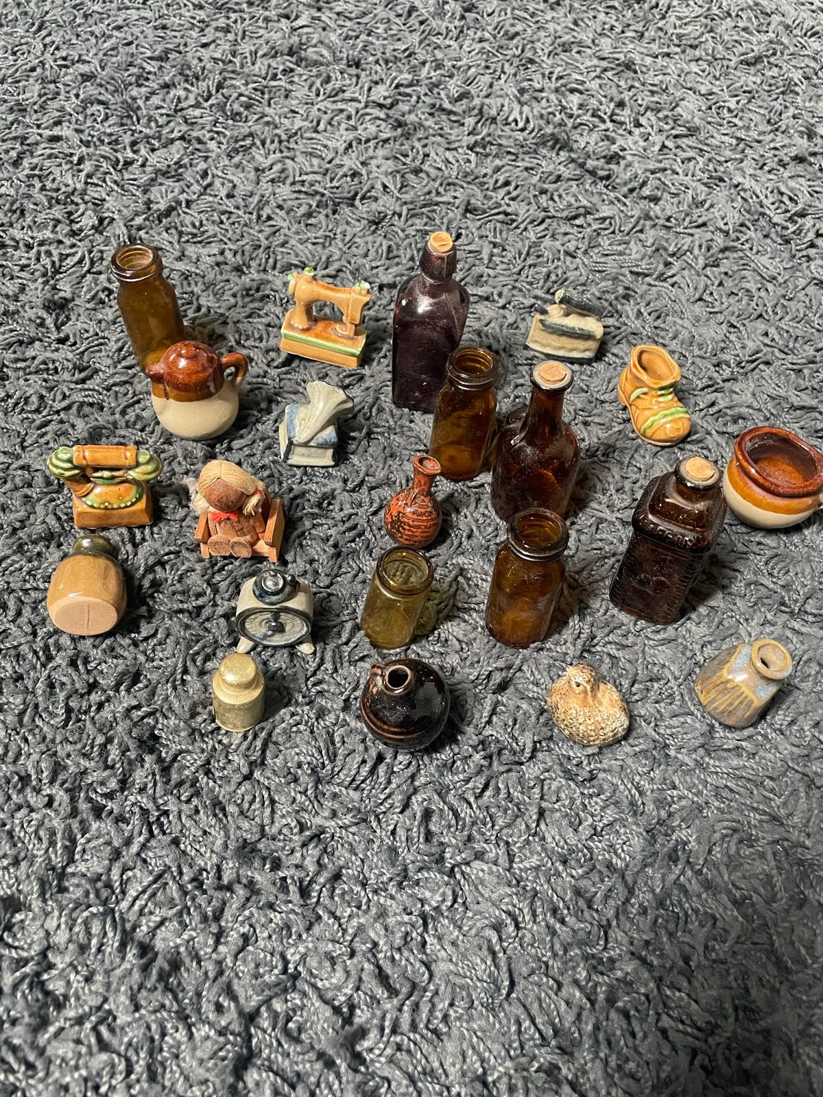 Verzameling van diverse miniatuur beeldjes en flesjes, Ophalen of Verzenden