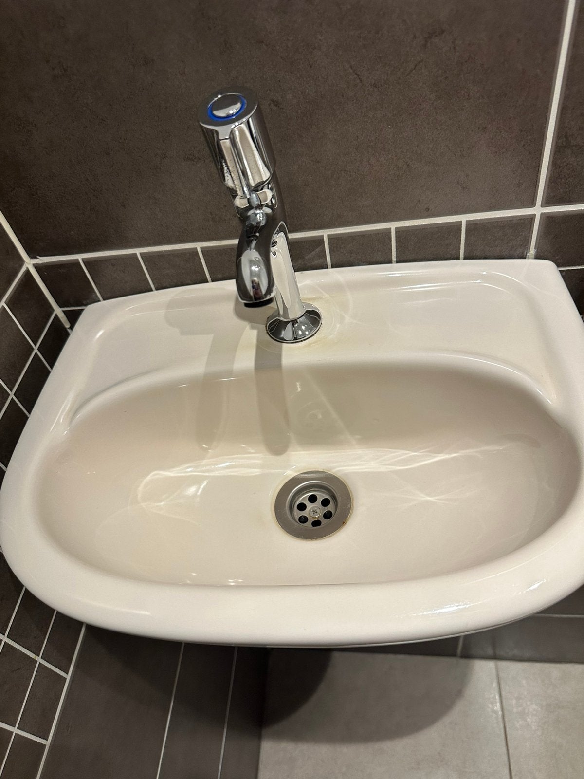 Duoblok toilet + bijpassend fonteintje, Ophalen, Gebruikt, Steen, Toilet