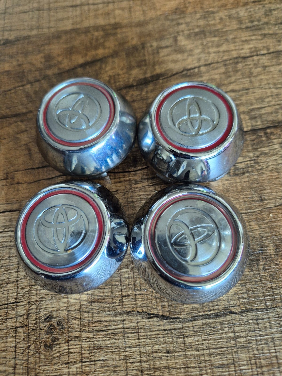 naafdoppen...4 chroomkleurige met een rode ringetje., Ophalen, Gebruikt