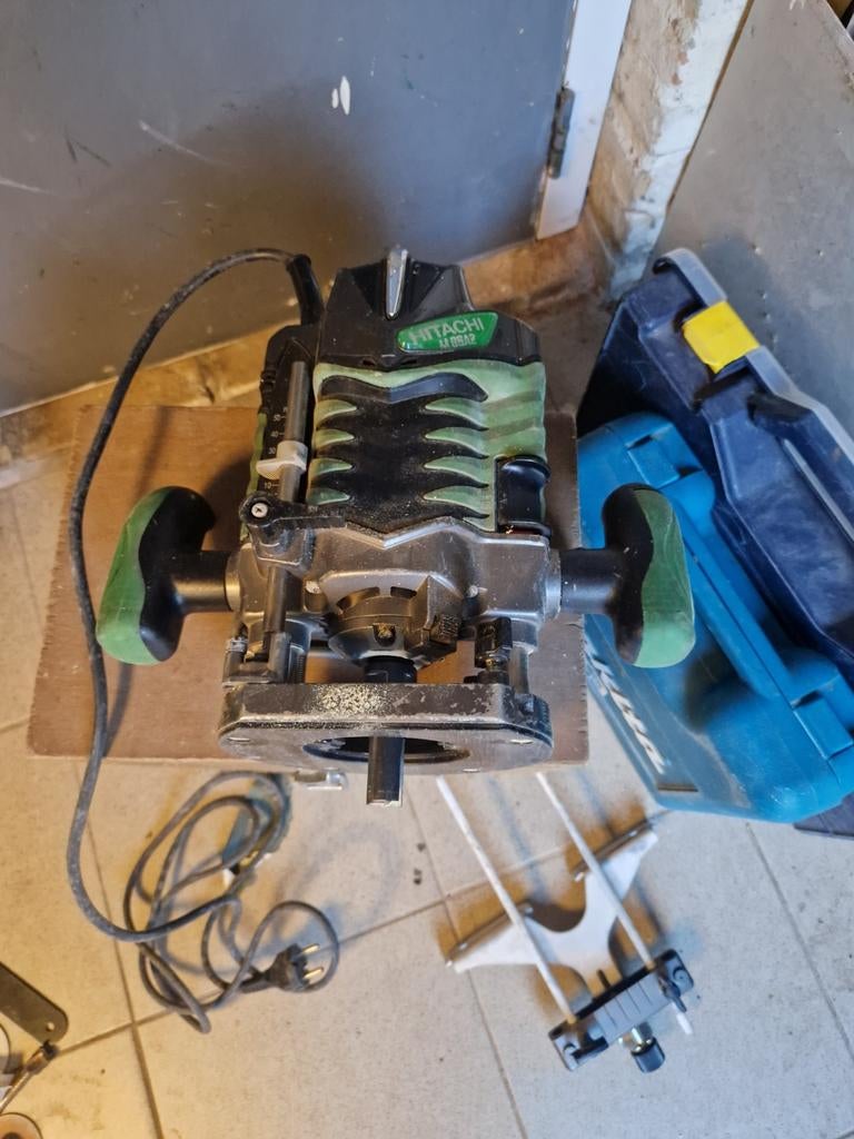 Hitachi M8SA2 Bovenfrees - Krachtig en Betrouwbaar, Ophalen, Gebruikt, Bovenfrees, Hitachi