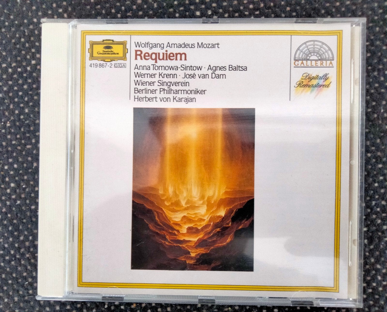 Mozart: Requiem - Herbert von Karajan, Cd's en Dvd's, Gebruikt, Mozart, Requiem, Ophalen of Verzenden