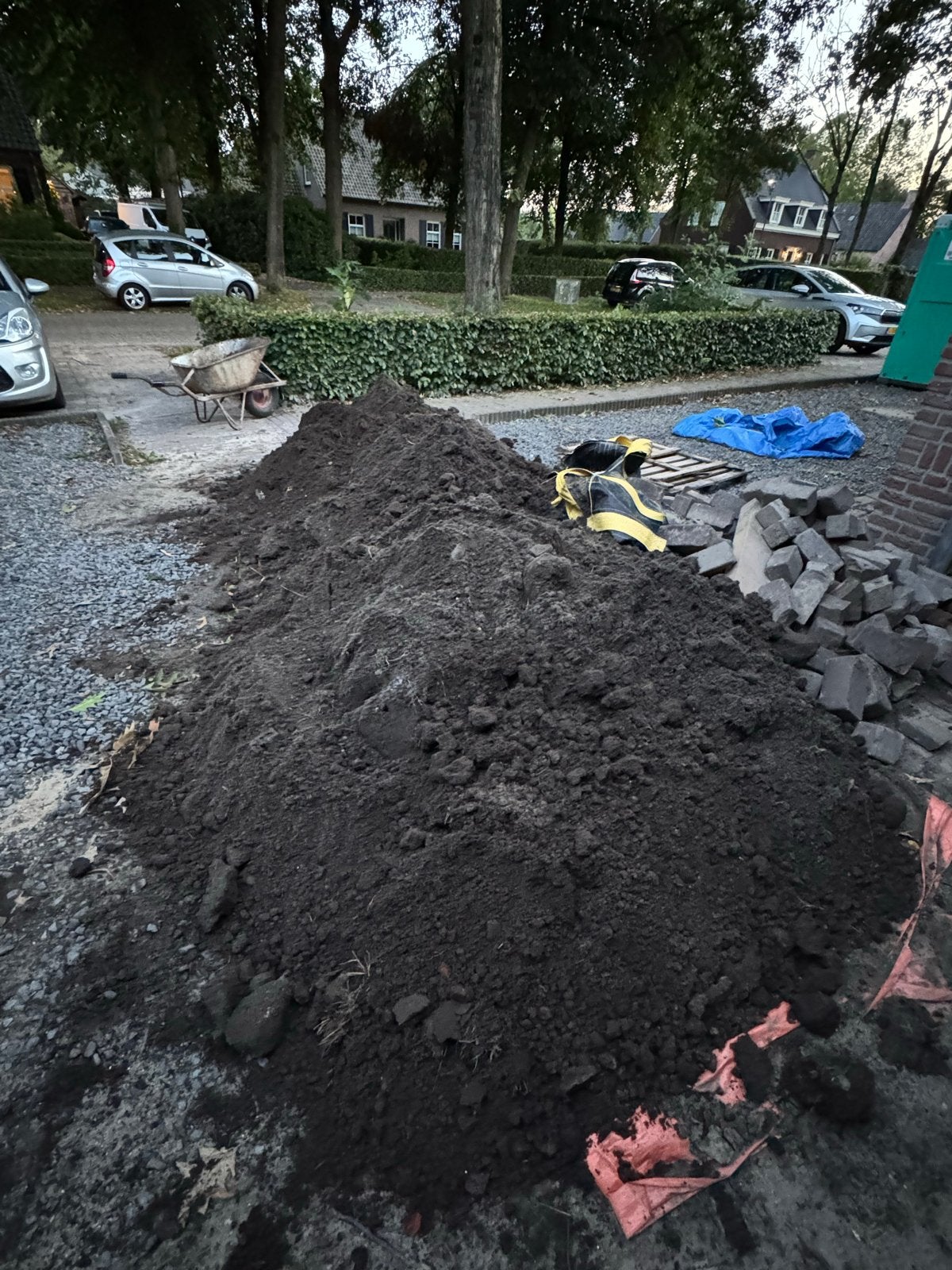 Zwarte grond/aarde gratis af te halen 3,5 a 4m3, Tuin en Terras, Zand, Ophalen, Gebruikt, Ophoogzand