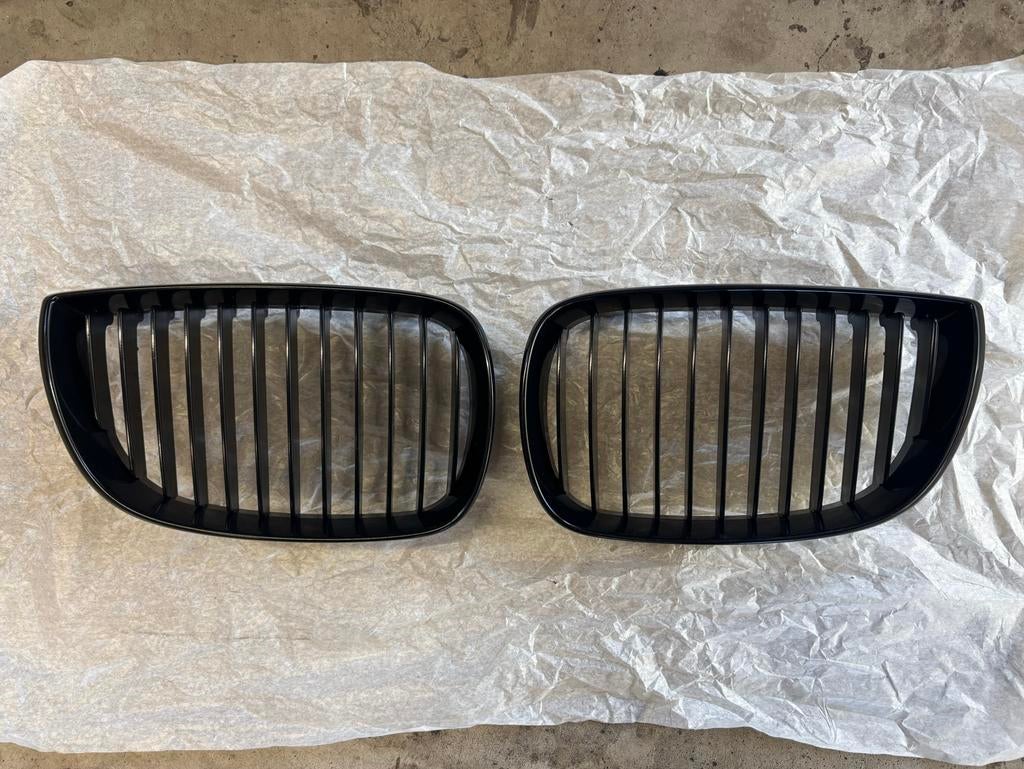 BMW E87 Nier Grill zwart, Gebruikt, Voor, Ophalen of Verzenden, Bumper