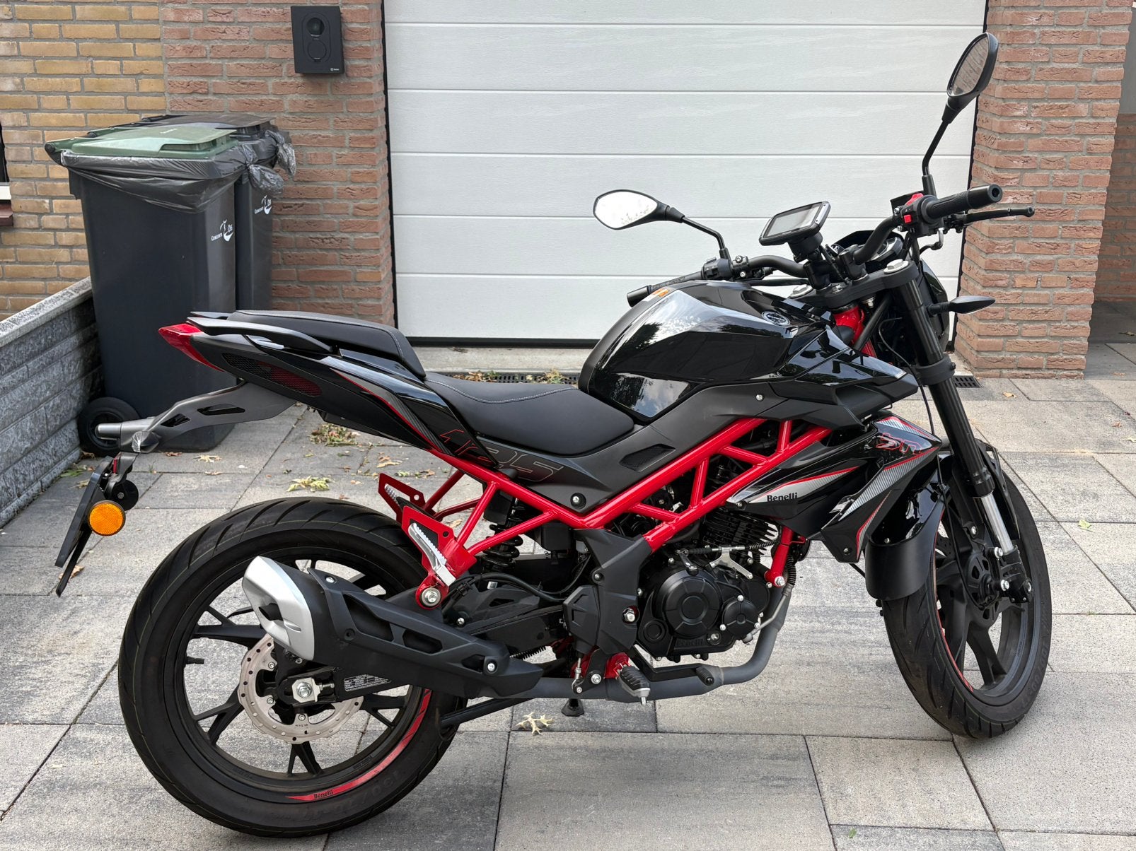 Benelli BN125 A1 in nieuwstaat 5469km (2024), Motoren, LED Verlichting, Gebruikt, Particulier, 125 cc