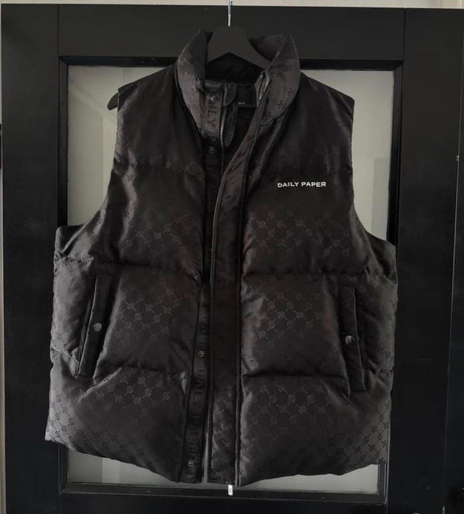Daily Paper Zwarte Bodywarmer – Nieuw & Ongedragen, Kleding | Heren, Bodywarmers, Nieuw, Maat 46 (S) of kleiner, Zwart, Ophalen of Verzenden