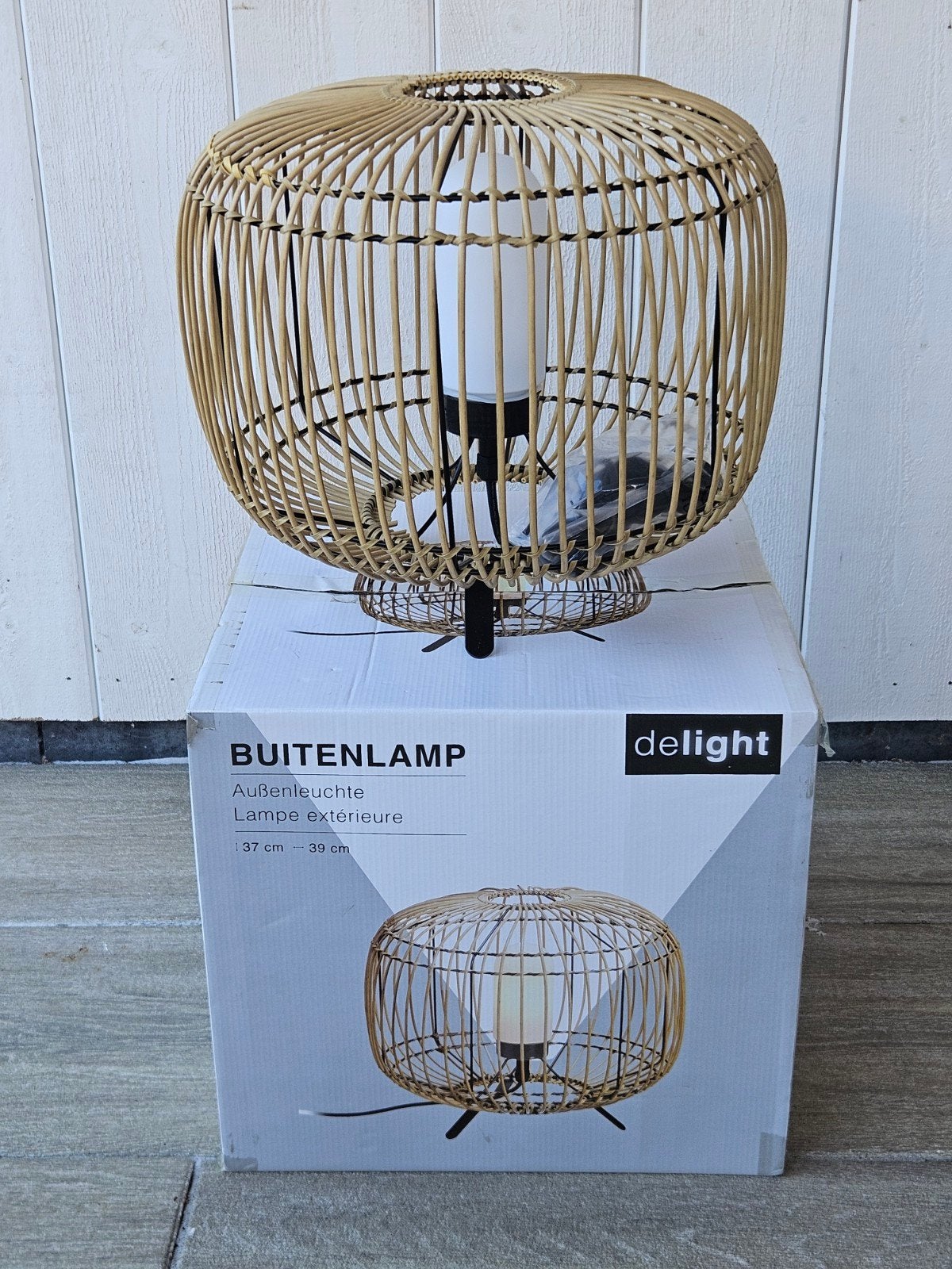 Kwantum Delight buitenlamp - 'rotan'look / metaal - 39x37cm, Staande lamp, Nieuw, Ophalen of Verzenden, Netvoeding