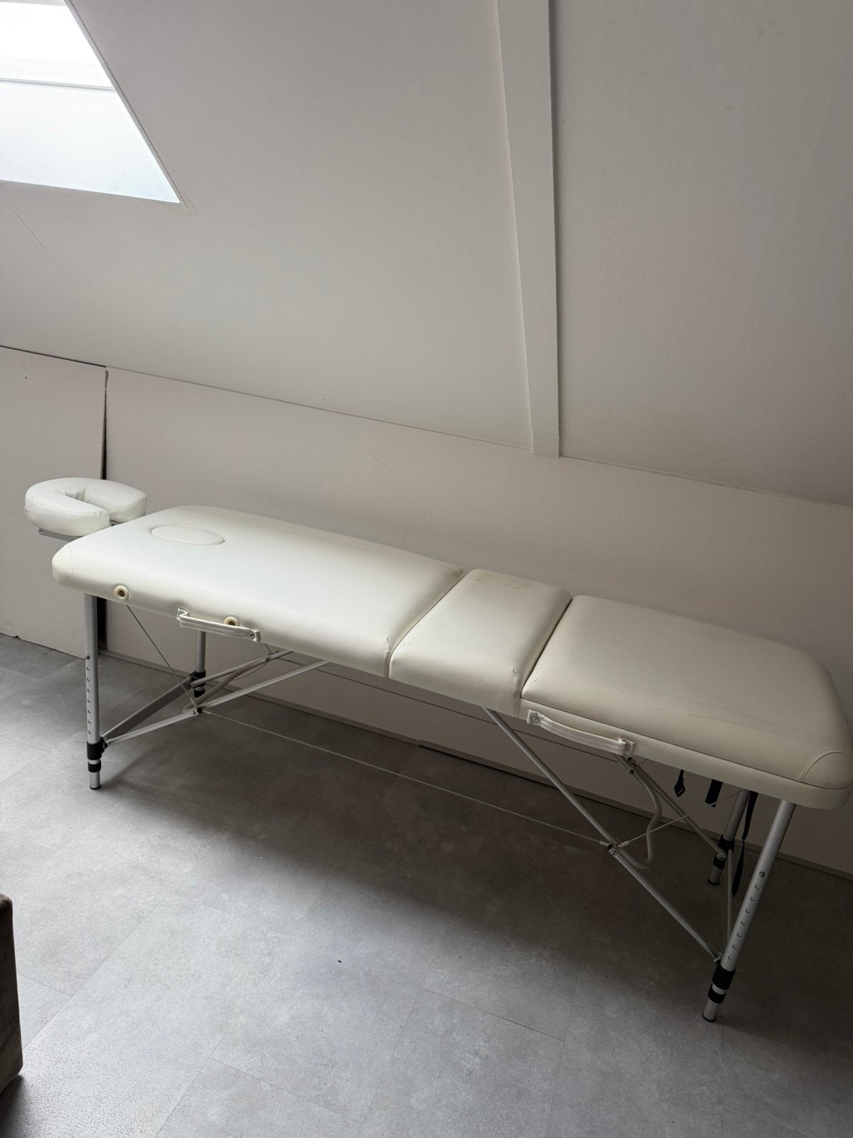 Behandelstoel/massagetafel, Ophalen, Zo goed als nieuw, Massagetafel