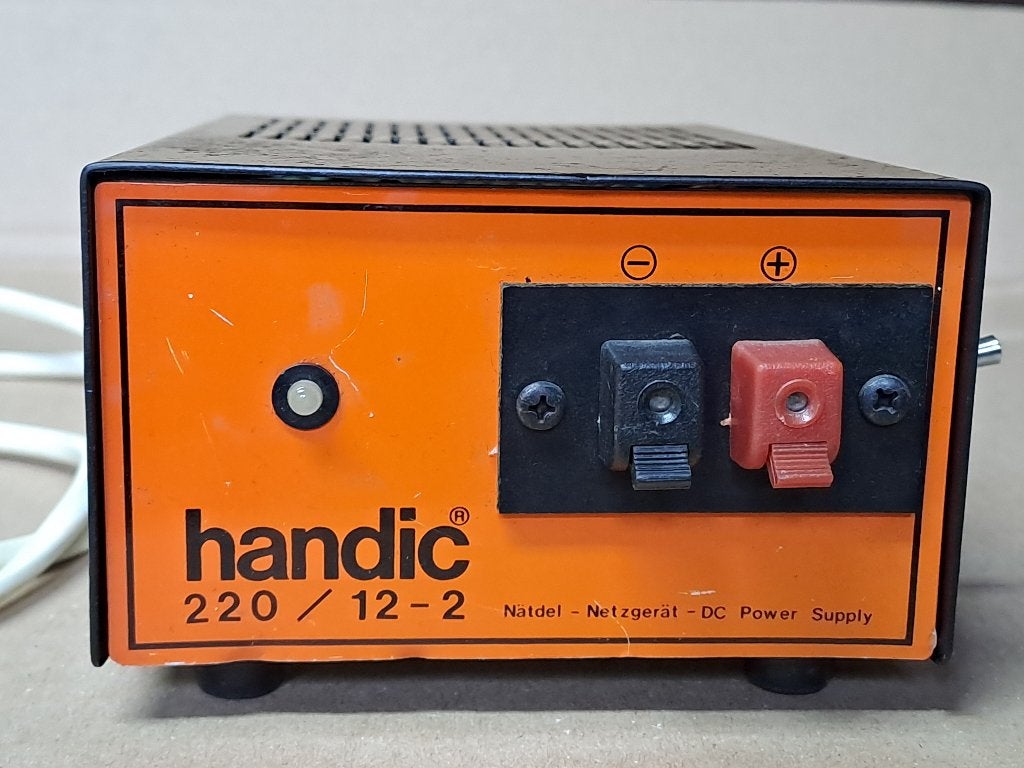 Te koop HANDIC 220/12-2 Voeding 13,8 Volt, Telecommunicatie, Zenders en Ontvangers, Verzenden, Gebruikt