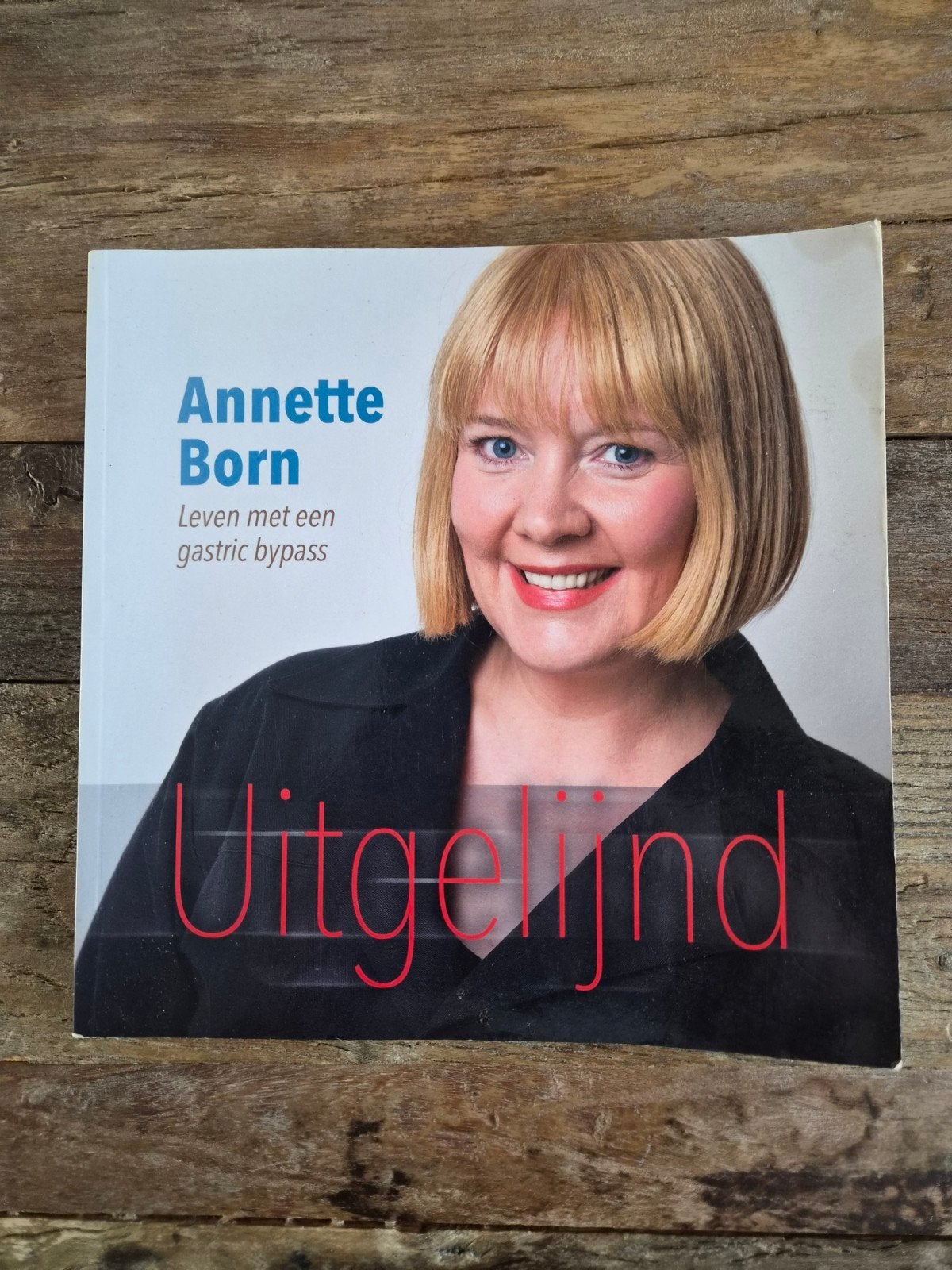 Annette Born - Uitgelijnd, Boeken, Ophalen of Verzenden, Gelezen, Annette Born