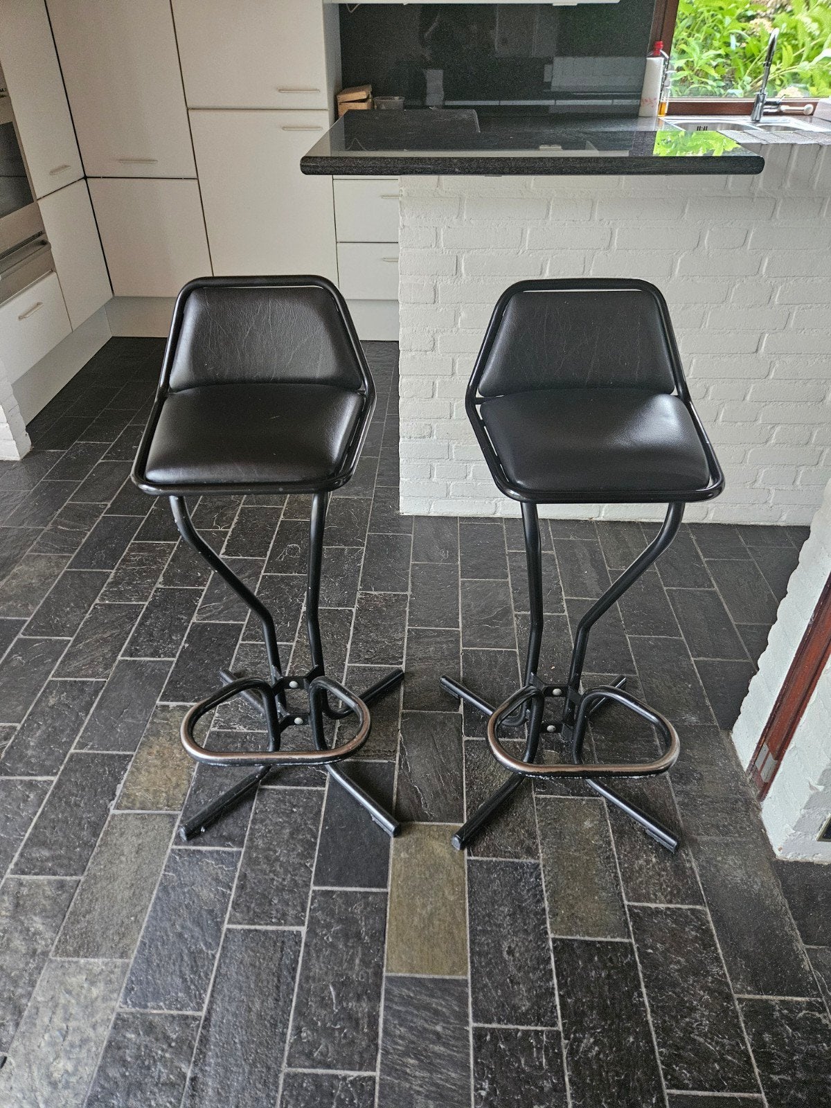 2 Zwart Leren Barkrukken, Ophalen, Gebruikt, Met voetsteun, Leer