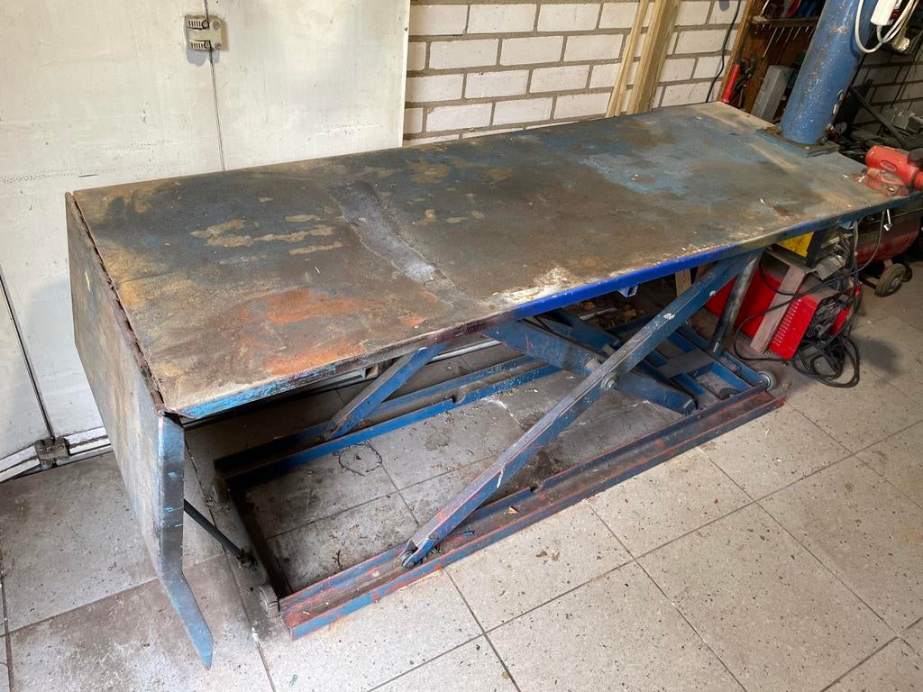 Pneumatische heftafel 190x70, inclusief compressor, Doe-het-zelf en Verbouw, Werkbanken, Ophalen, Gebruikt, Bankschroef