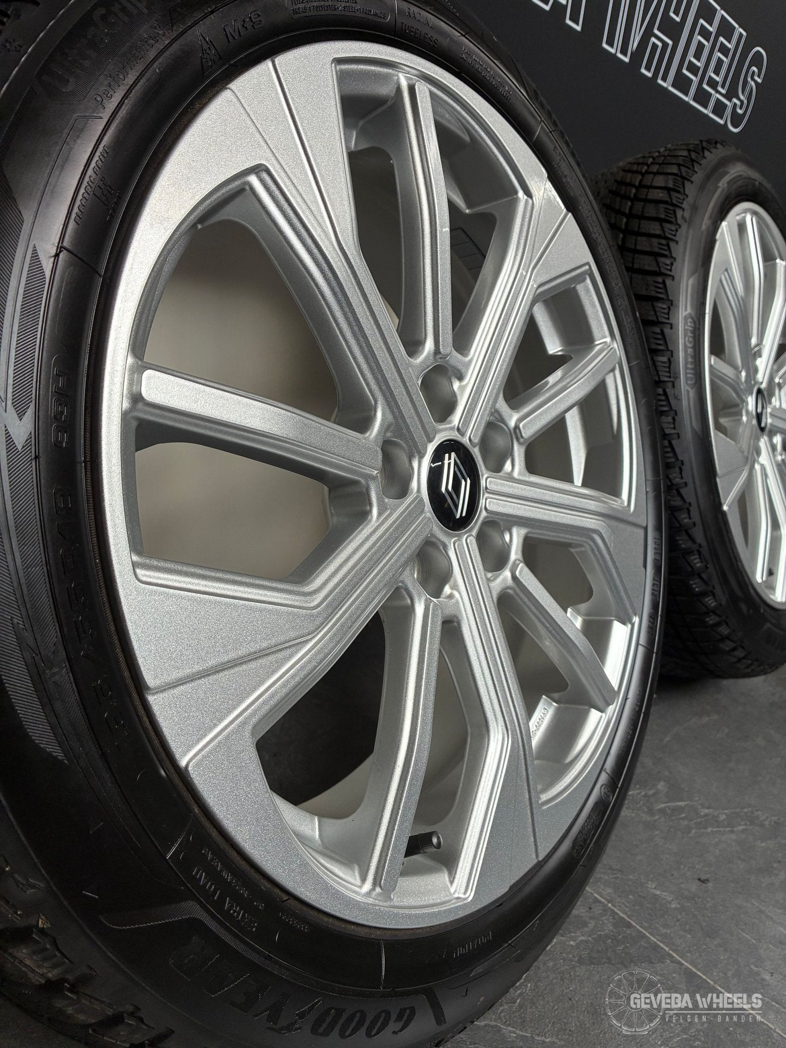 18” Renault 5 R5 sport velgen + winterbanden 5x114.3, 18 inch, Gebruikt, -, -