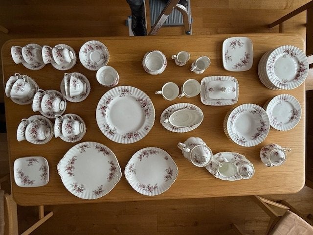 ROYAL ALBERT LAVENDER ROSE SERVIES, Antiek en Kunst, Antiek | Servies los, Ophalen of Verzenden