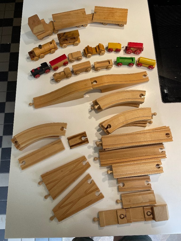 Houten trein vintage Brio, Kinderen en Baby's, Speelgoed | Houten speelgoed, Ophalen, Gebruikt, Rij- of Hobbelspeelgoed