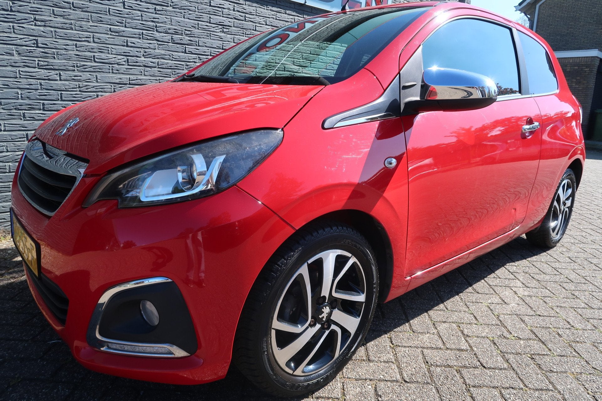 Peugeot 108 1.2 Puretech Allure Autopas aanwezig (bj 2015), Auto's, Stof, Gebruikt, Zwart, 1199 cc