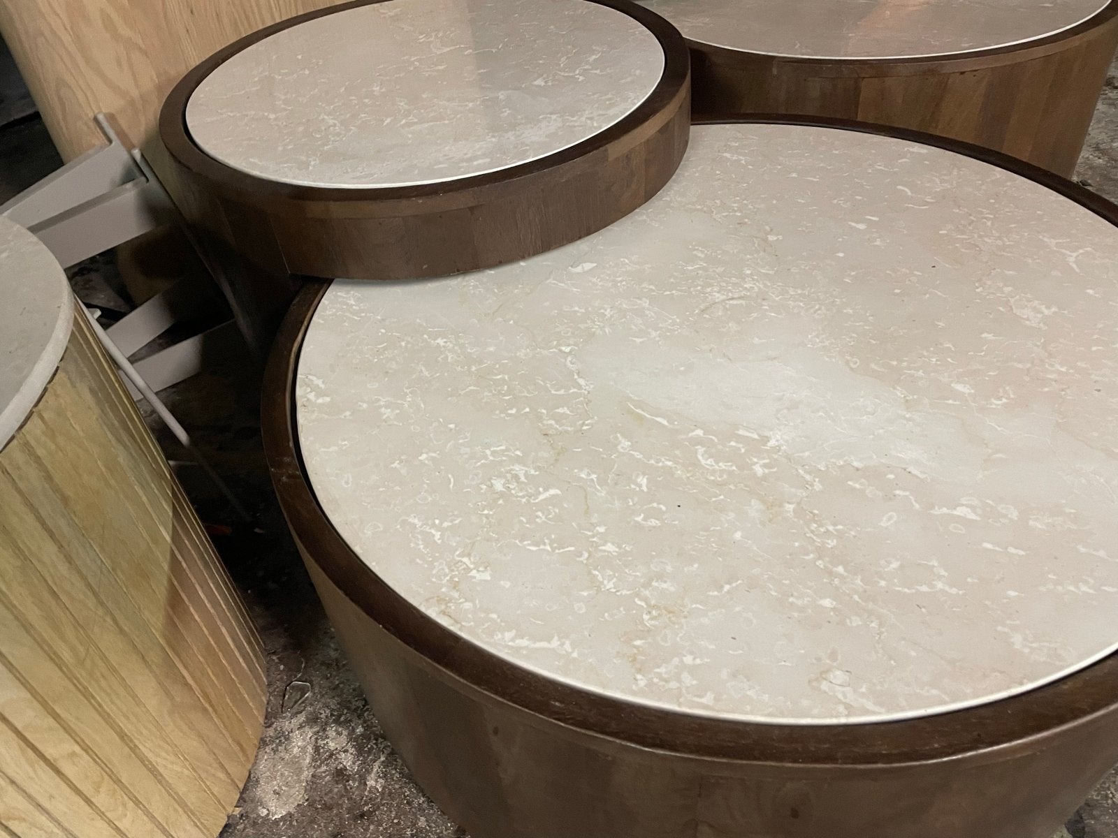 Salontafel set beige marmer mangohout hazel, Huis en Inrichting, Tafels | Salontafels, Ophalen, Nieuw, Rond, Overige houtsoorten