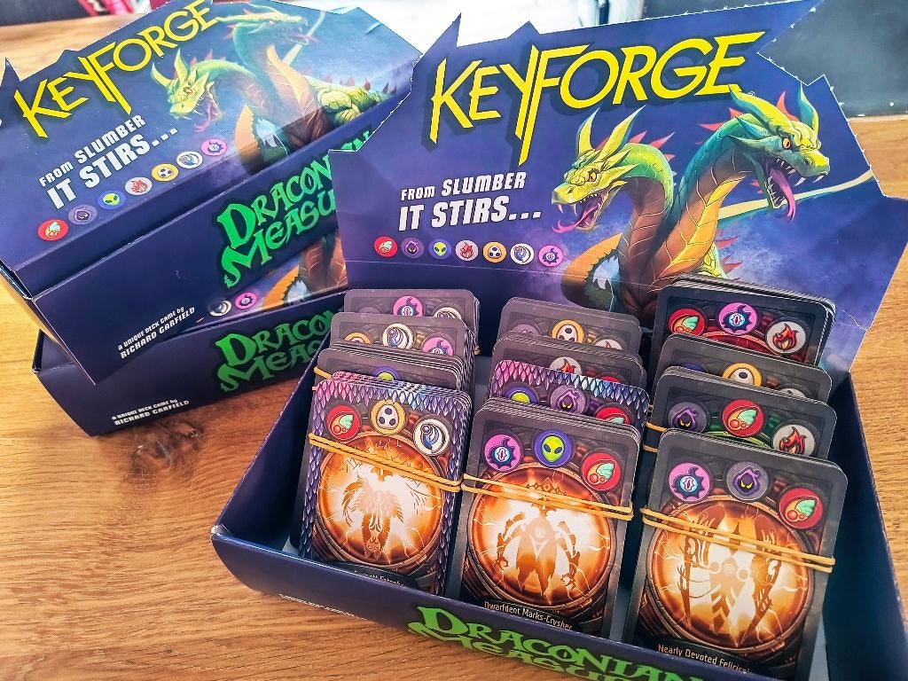 Keyforge decks: Draconian Measures! Nieuwste Set!, Een of twee spelers, Ophalen of Verzenden, Zo goed als nieuw, Ghost Galaxy