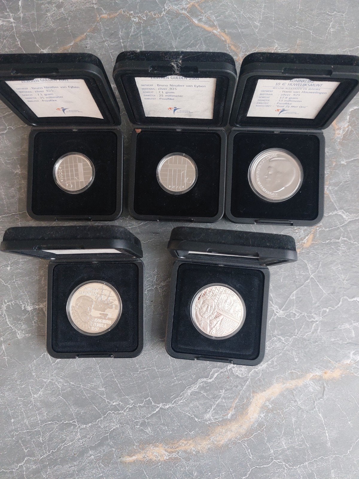 Verzameling van 5 zilveren herdenkingsmunten in cassette, Postzegels en Munten, Ophalen of Verzenden, Setje, Zilver