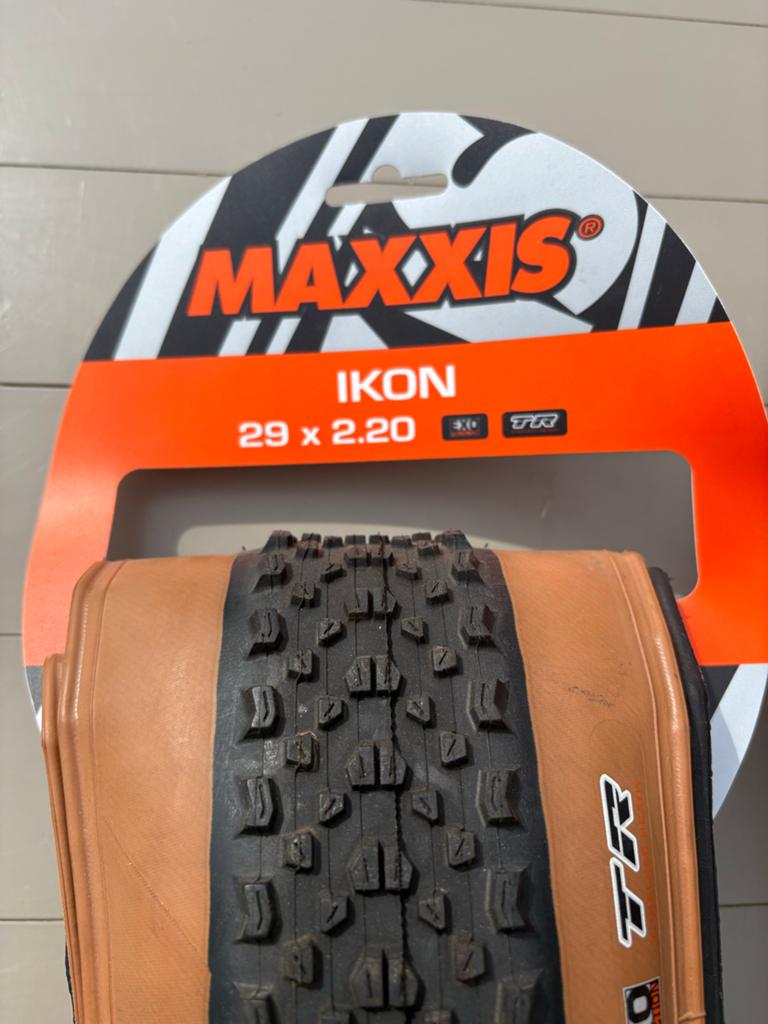 Maxxis Ikon 29 x 2.20 EXO TR banden (2 stuks), Fietsen en Brommers, Fietsonderdelen, Zo goed als nieuw, Band, Rubber, Mountainbike