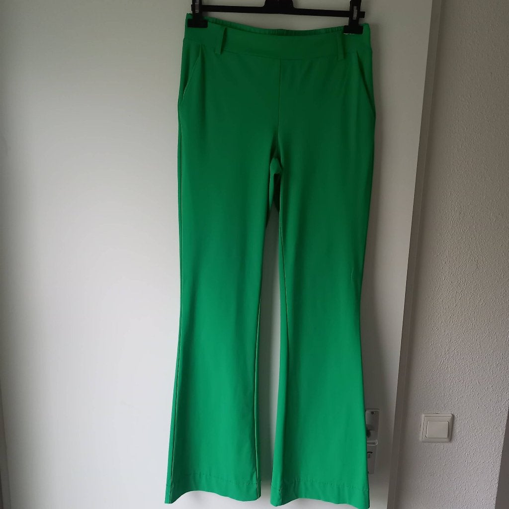 Nieuwe groene travelstof broek maat m, Kleding | Dames, Maat 38/40 (M), Nieuw, Ophalen of Verzenden, Lang