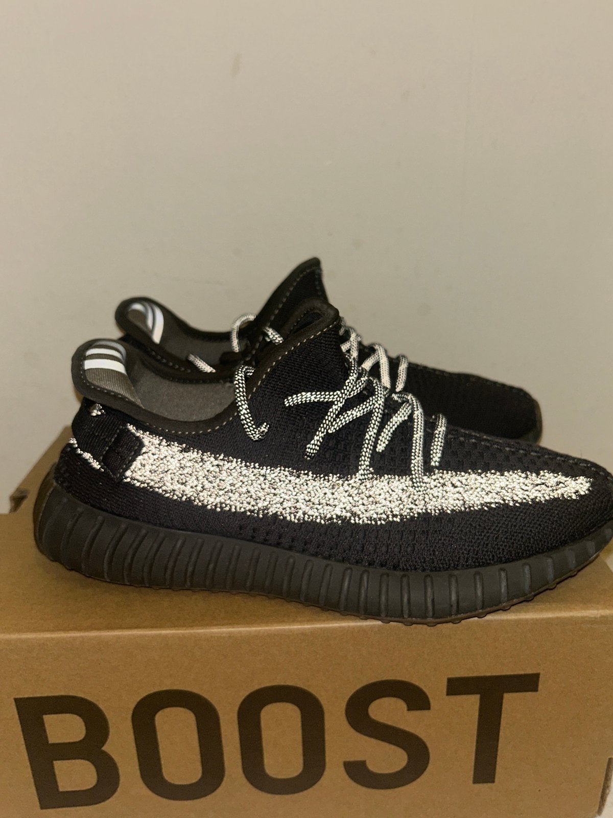 Yeezy boost 350 cinder maat 44 met gratis nike tech broek, Kleding | Heren, Schoenen, Zwart, Ophalen of Verzenden, Sneakers of Gympen