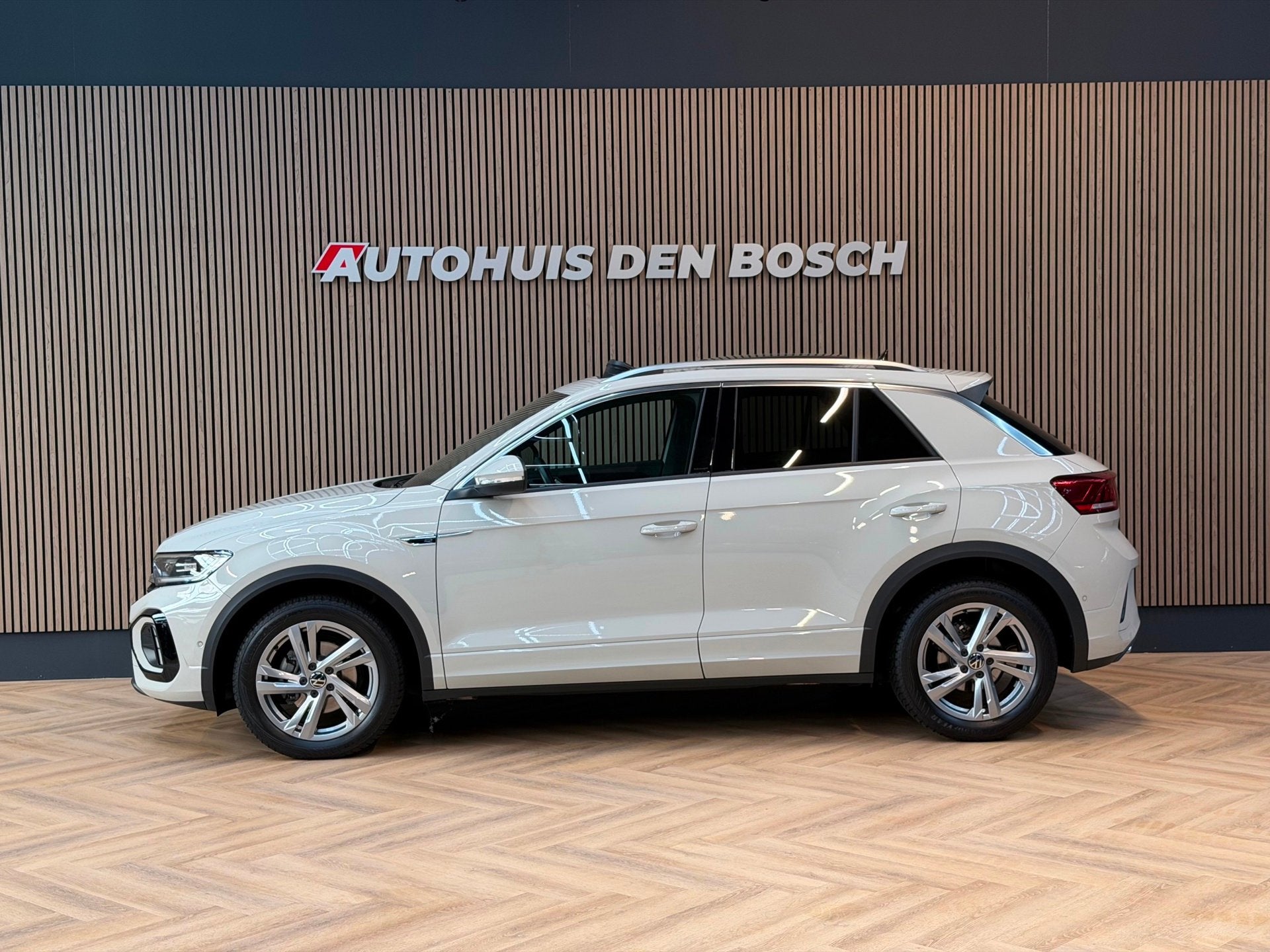 Volkswagen T-ROC 1.5 TSI R-Line - Pano - Beats Audio, 1258 kg, 4 cilinders, 150 pk, Adaptive Cruise Control