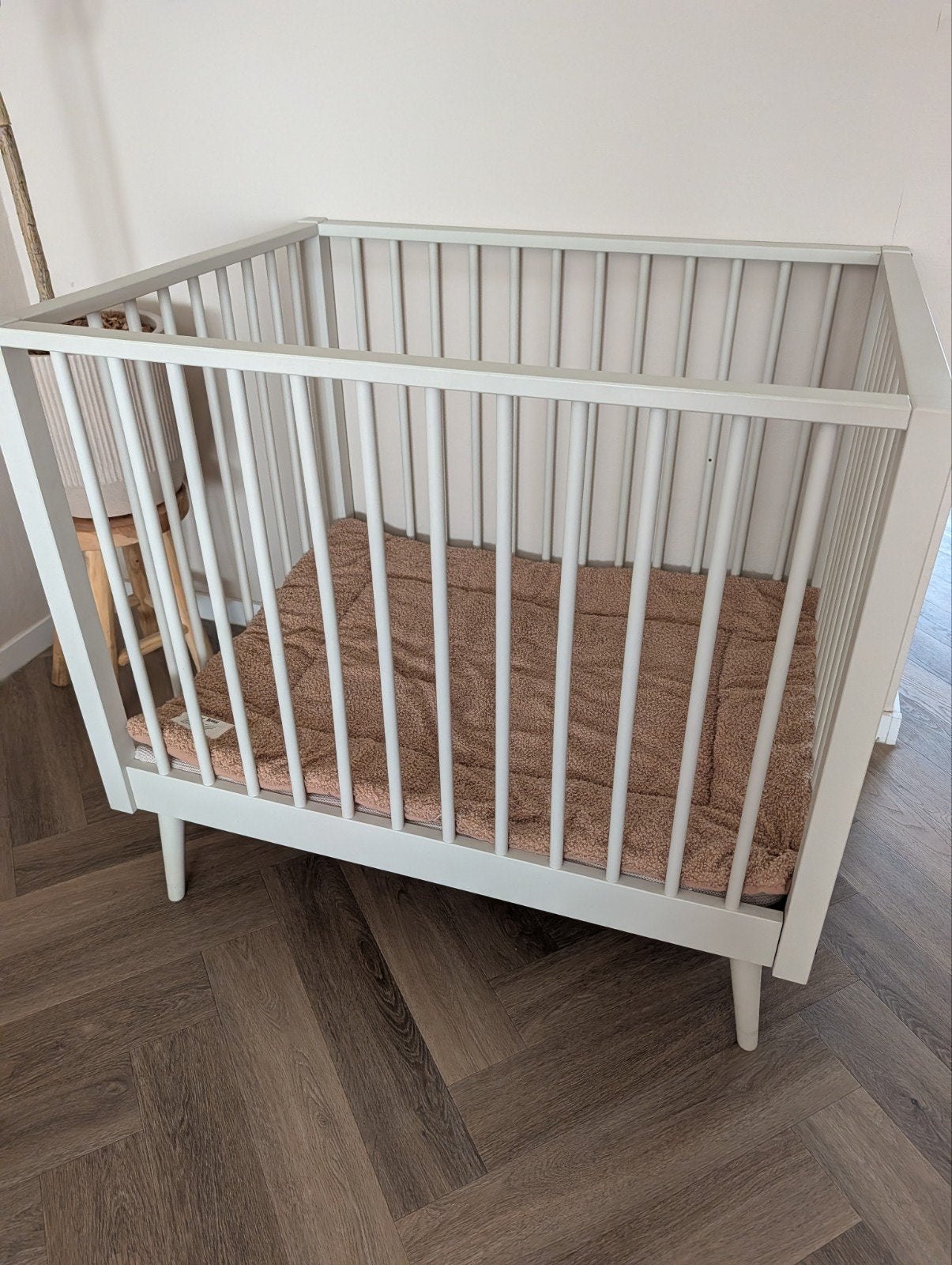 Zo goed als nieuwe baby box met 2 Jollein boxkleden, Ophalen, Zo goed als nieuw, Rechthoekig, In hoogte verstelbaar