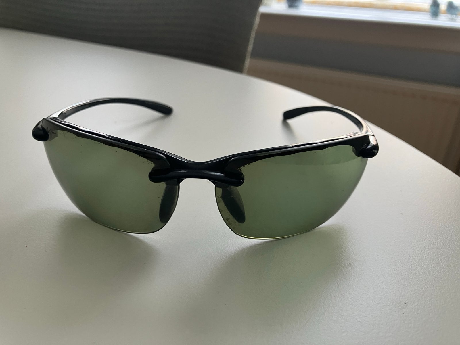 Maui Jim Zonnebril met etui - Zo goed als nieuw, Overige merken, Zonnebril, Zwart, Ophalen of Verzenden