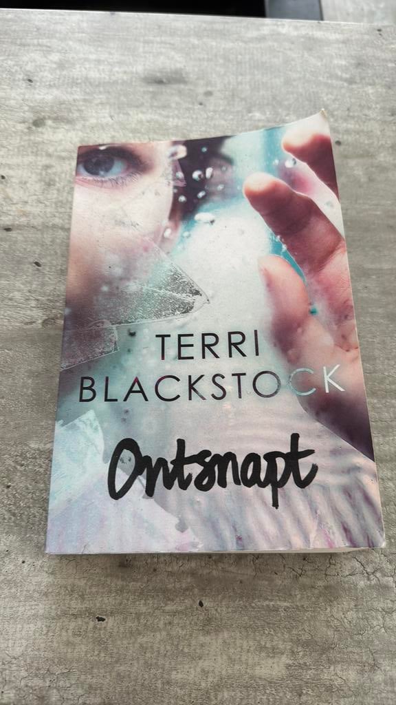 Terri Blackstock - Ontsnapt, Ophalen of Verzenden, Zo goed als nieuw, Terri Blackstock
