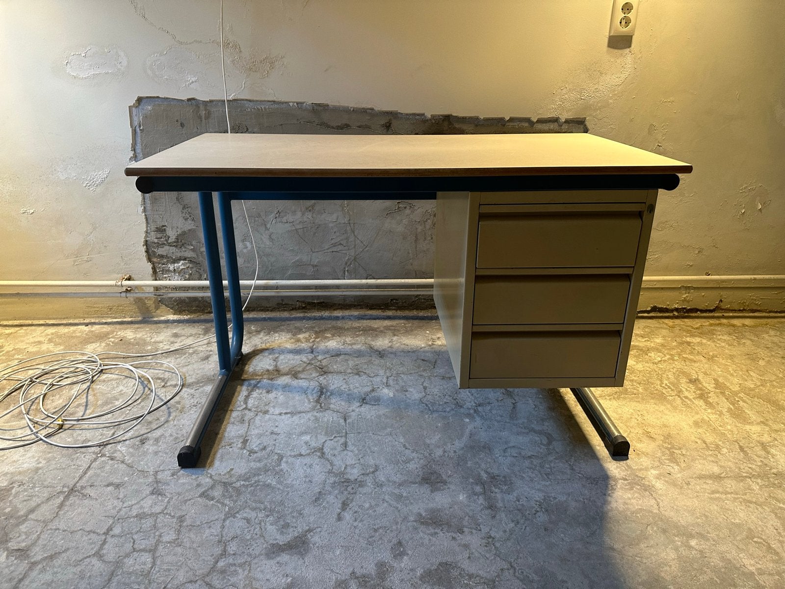 Vintage jaren '60 bureau met ladeblok - 160 cm breed, Huis en Inrichting, Vintage, Ophalen, Met lades, Gebruikt