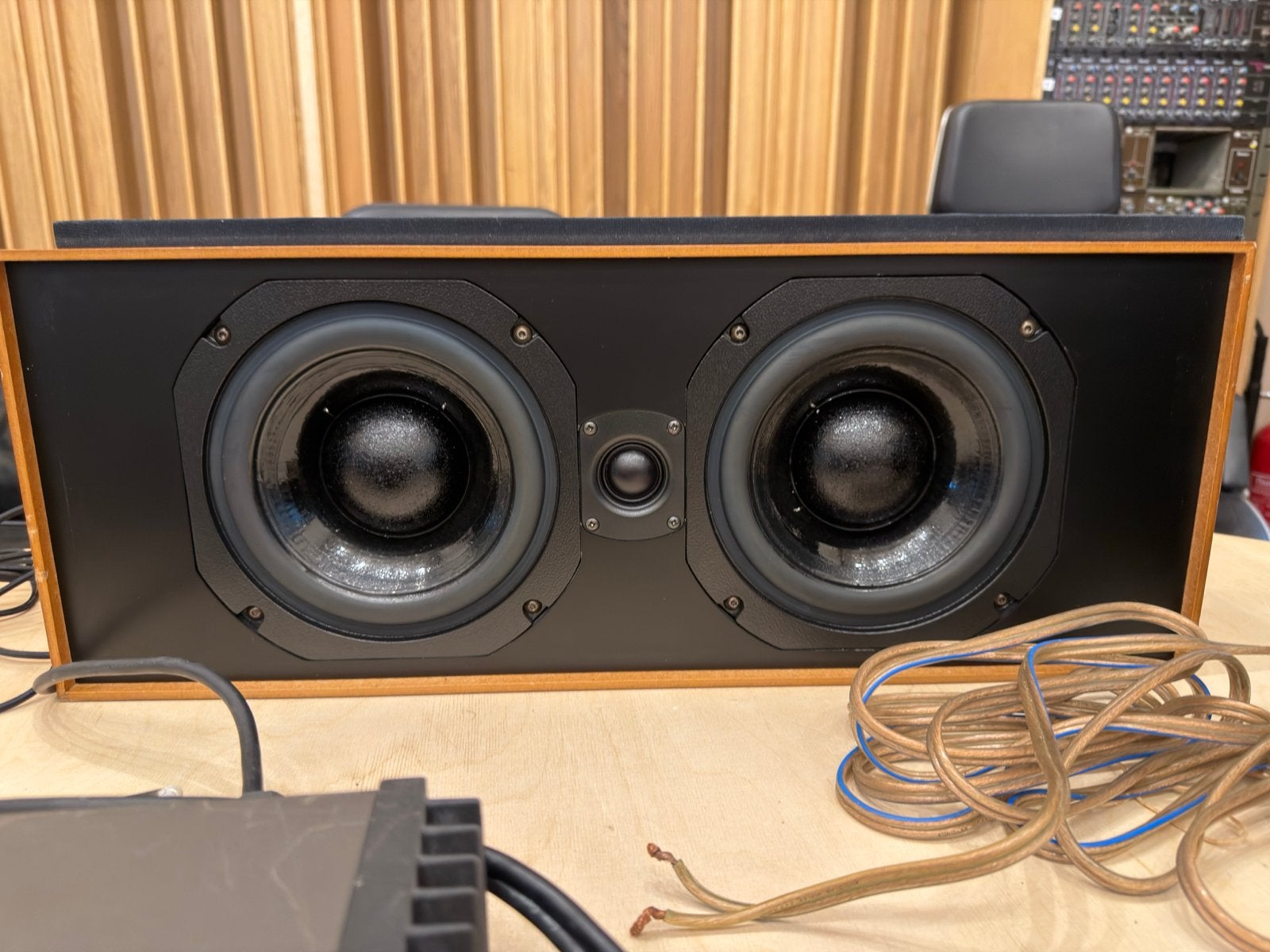 Gezocht ATC C3 Passive Monitor Center Speaker of C3C, Audio, Tv en Foto, Overige merken, Gebruikt, Ophalen of Verzenden, 60 tot 120 watt